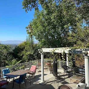  Holiday home Universal 2 Mile Retreat