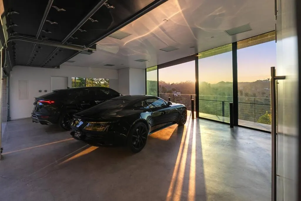 Luxurious Glass Mansion With Pool, Jacuzzi, Sauna Los Angeles United States