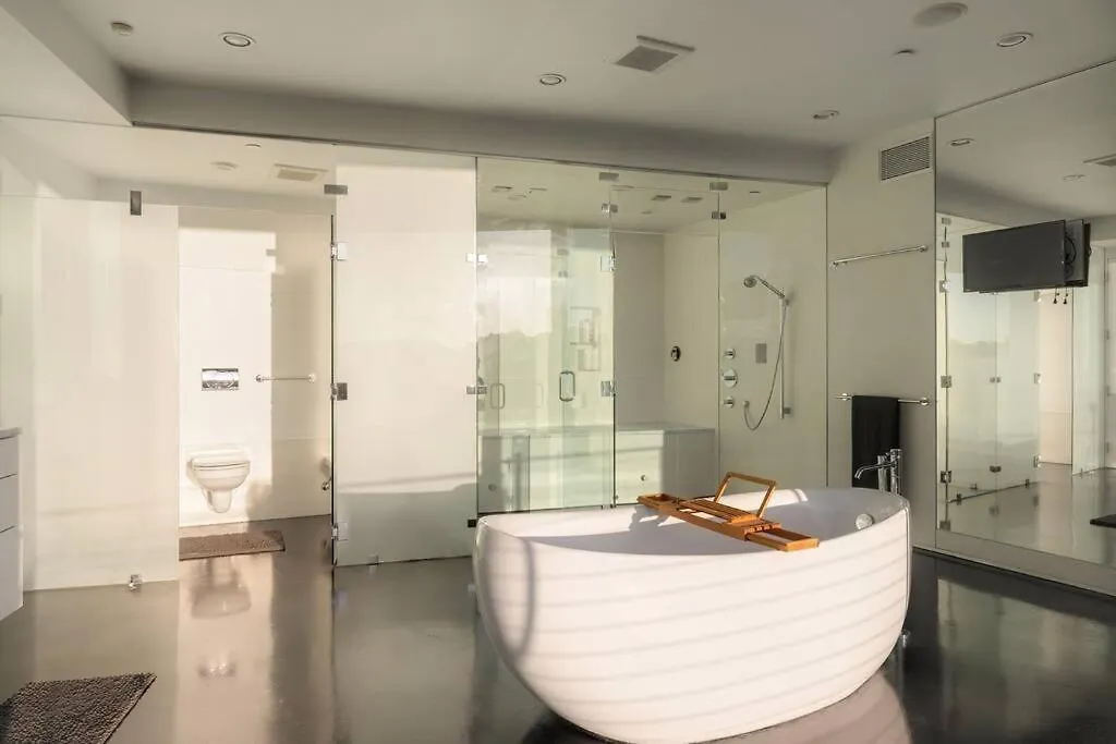 Luxurious Glass Mansion With Pool, Jacuzzi, Sauna Los Angeles United States