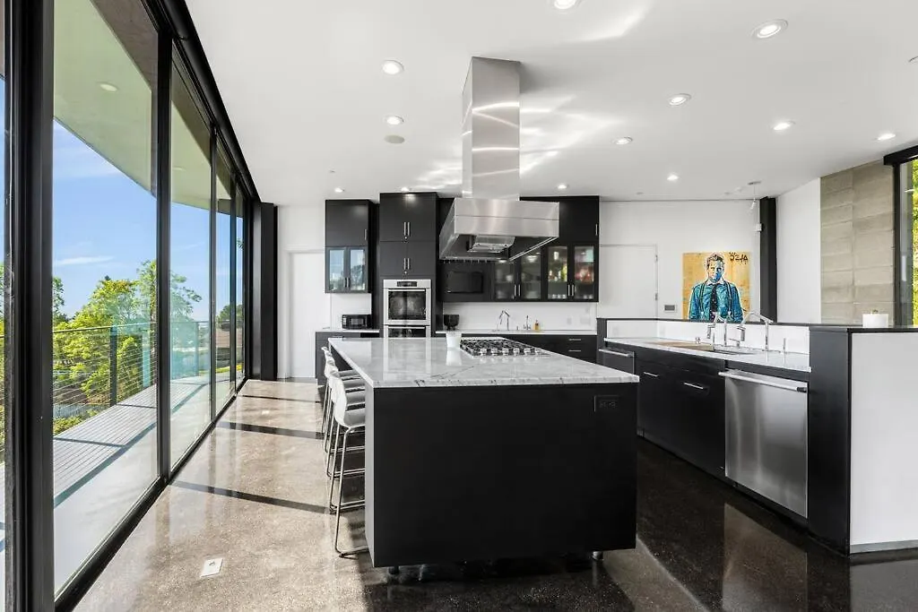 Luxurious Glass Mansion With Pool, Jacuzzi, Sauna Los Angeles United States