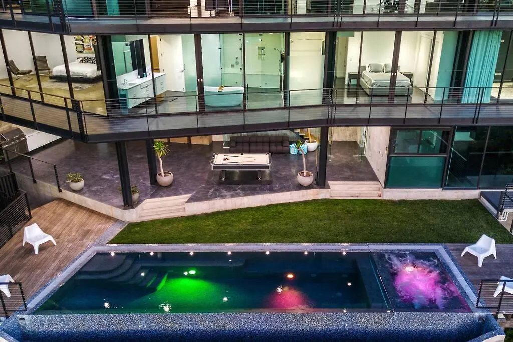 Villa Luxurious Glass Mansion With Pool, Jacuzzi, Sauna Los Angeles United States