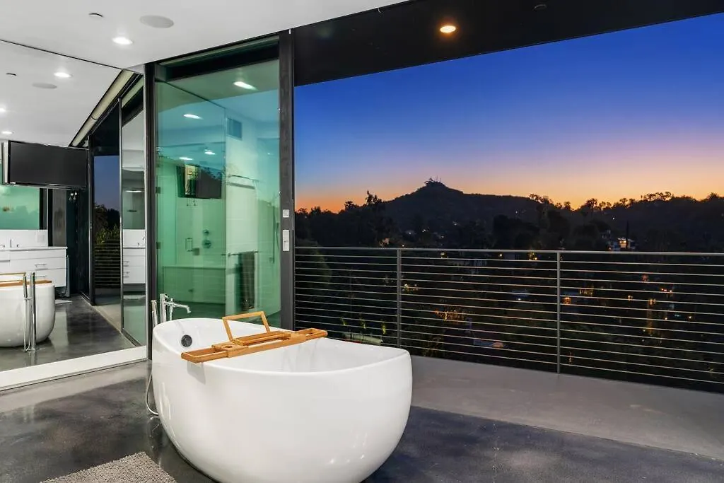 Luxurious Glass Mansion With Pool, Jacuzzi, Sauna Los Angeles Villa